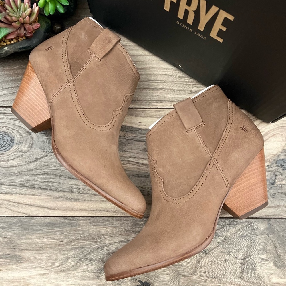 NIB Frye Rory Bootie Western Pointed Toe Lesther Ankle Boots Dusty Rose